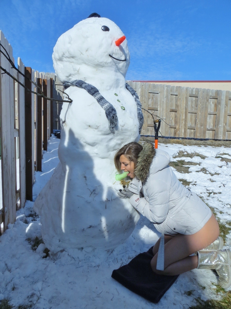 Val Midwest Snowman @ GirlzNation.com.